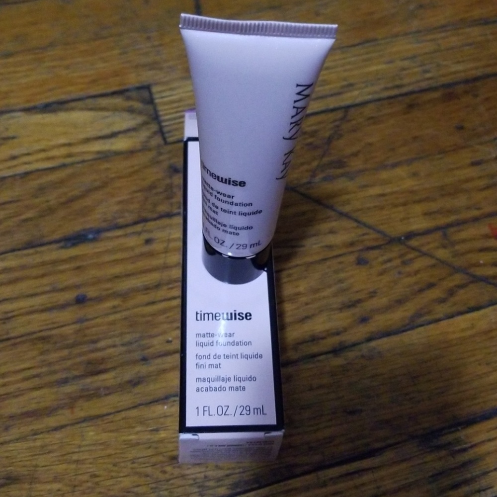 Timeswise Matte-Wear Liquid Foundation